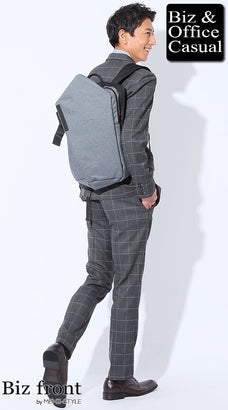 スーツとリュックのコーディネート例