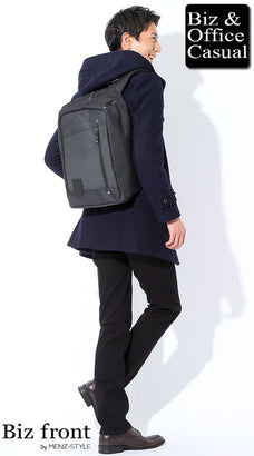 リュックとダッフルコートのコーデ例