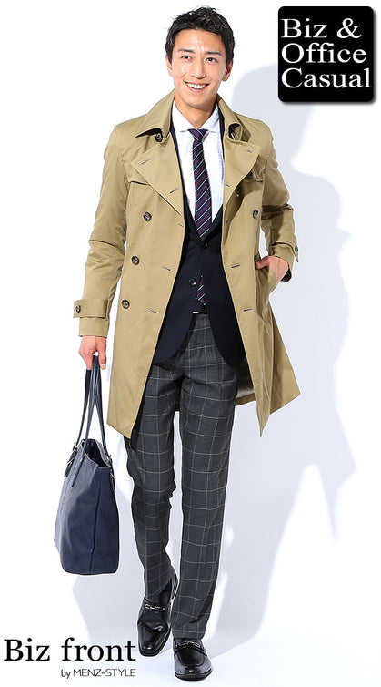 ベージュのトレンチビジネスコートにチェックパンツを合わせた40代男性の上品通勤コーデ