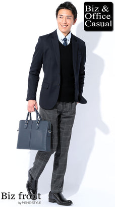 シャツとニットセーターのコーデ例