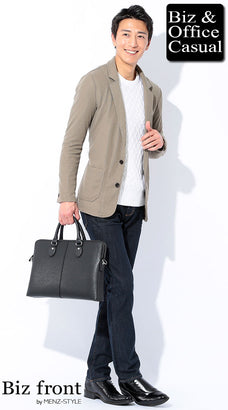 ネイビージーンズ（デニムパンツ）とニットのコーデ例