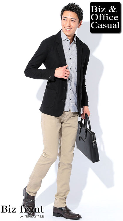 黒ジャケット 柄シャツ ベージュパンツ ジャケパン 上品コーデ