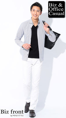 ストライプシャツと白パンツのコーデ例