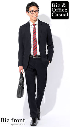 スーツと白シャツのコーデ例