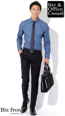 黒革靴とネイビーパンツのコーデ例