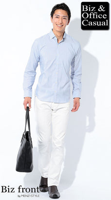 ストライプシャツと白パンツのコーデ例