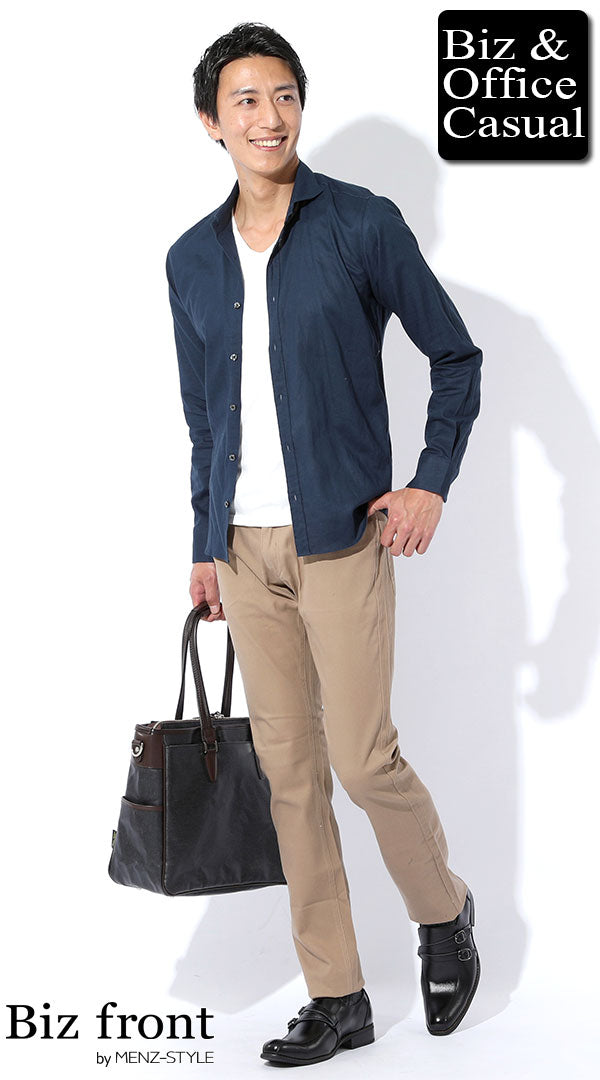 30代男性向け6月のビジネスカジュアルコーデ｜ネイビーシャツとベージュパンツできちんと見えする初夏の服装