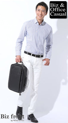 ストライプシャツと白パンツのコーデ例