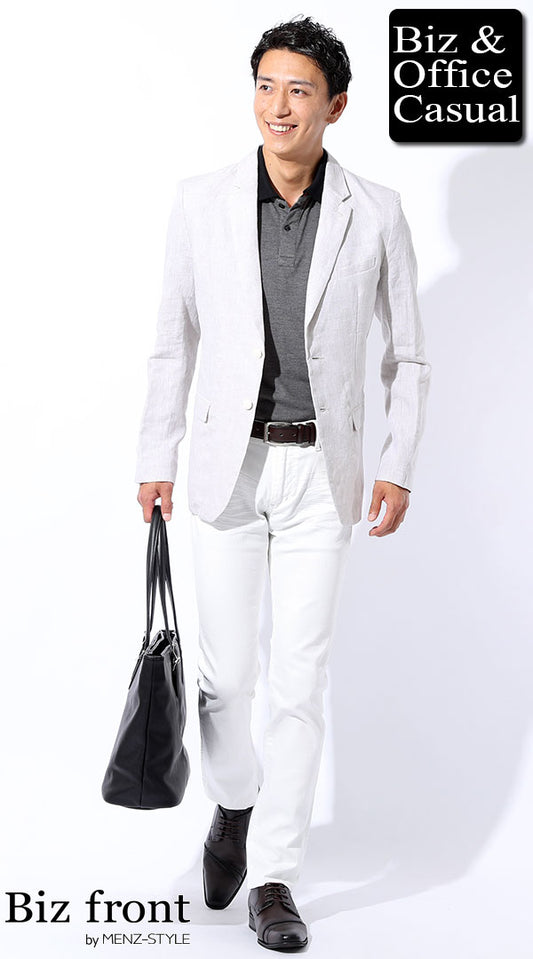 ベージュテーラードジャケット×グレーポロシャツ×ホワイトパンツ　タックインスタイル　biz18ss_3555
