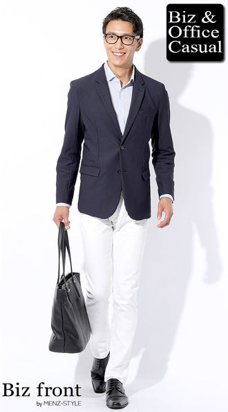 シャツに合うと白パンツ（タックイン）のコーデ例