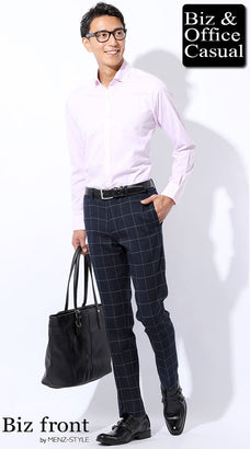 スマートカジュアル 男性 ジャケットなし 春秋 ピンクシャツ×ネイビーチェックパンツ コーデ 華やか