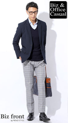 シャツとニットセーターのコーデ例