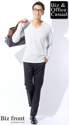 休日カジュアルネイビースラックスコーデ例