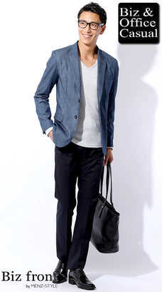 デニムジャケット×ライトグレーVネックニットセーターの私服通勤コーデ例