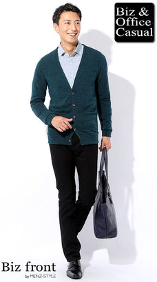 シャツとニットセーターのコーデ例