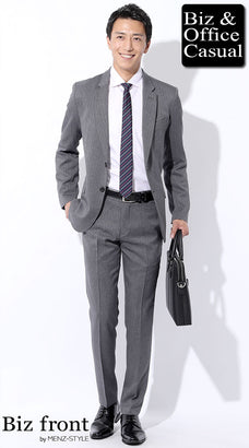 黒ベルト×グレースーツコーデ例 メンズ 上品