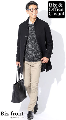 軽くて暖かい黒スタンドコートのコーデ例