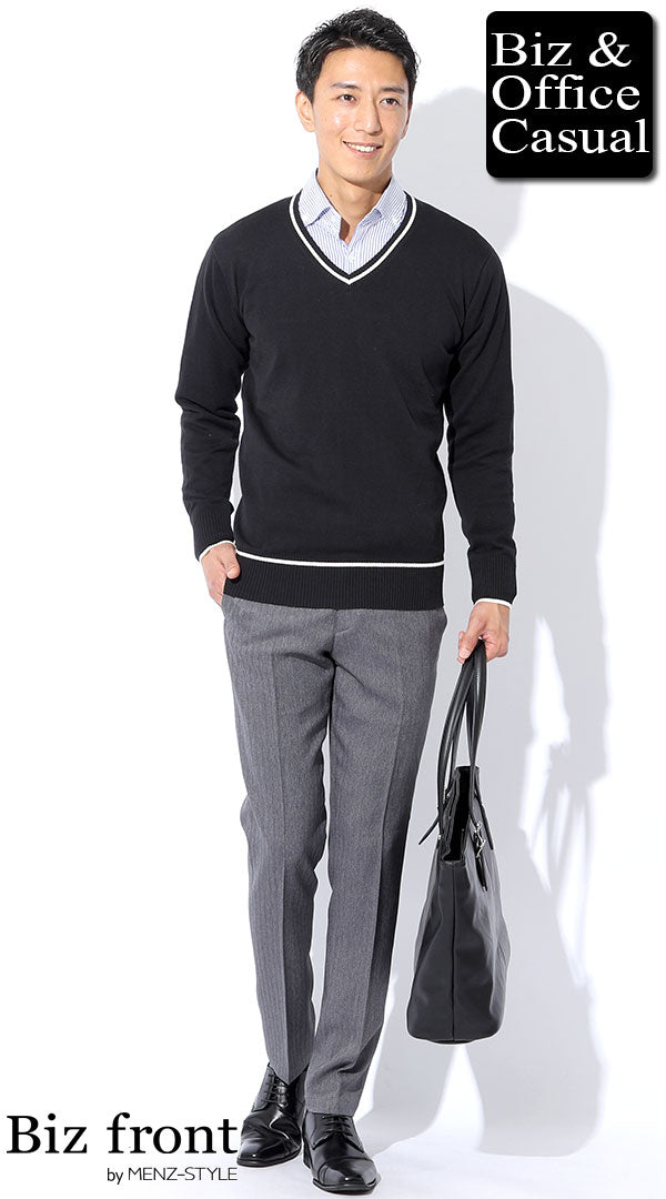 ニットセーターと春シャツのコーディネート例