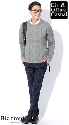 冬のネイビースラックスコーデ例