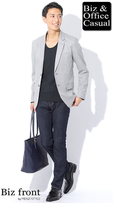 グレージャケットとTシャツのコーディネート例