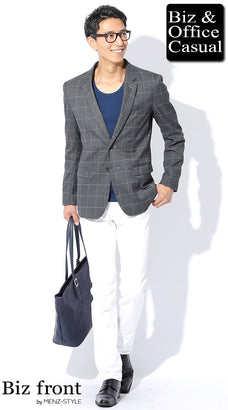 グレージャケットとTシャツのコーディネート例