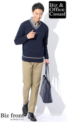 ベージュスラックスのコーデ例