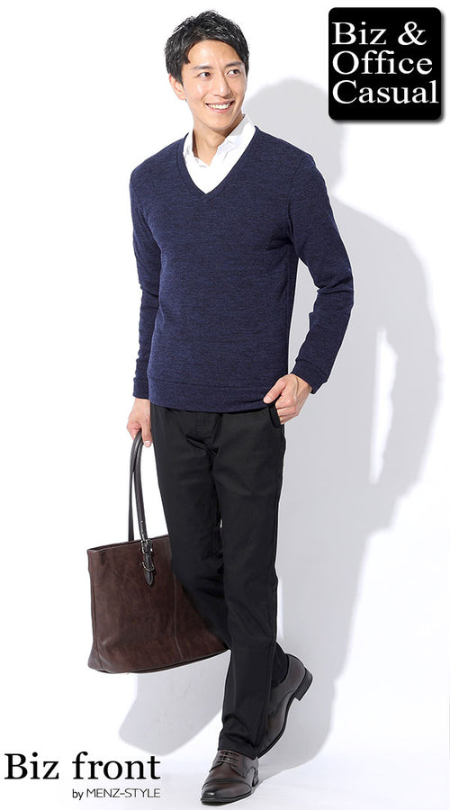 メンズにおすすめのネイビーニット×白シャツコーデ