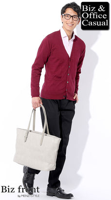 黒パンツとニットセーター・カーディガンのコーデ例