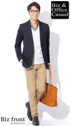 ネイビージャケット・紺ブレザーに合うベージュチノパン・スラックスのコーデ例