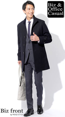 黒のスタンドカラーコートのスーツ・ビジネスコーデ例