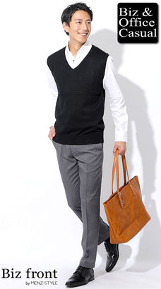 ニットベストとシャツの冬コーディネート例