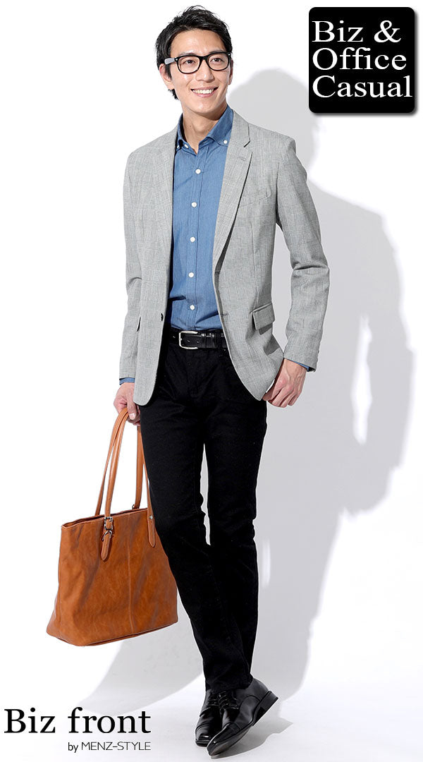 黒チノパンのコーデ例