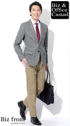 ベージュスラックスのコーデ例