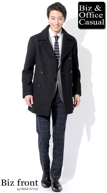 黒Pコートをスーツに合わせた40代男性のスマートな冬のビジネスコーデ