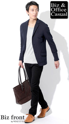 ネイビージャケット・紺ブレザーに合う黒パンツのコーデ例