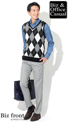 ニットベストとシャツの冬コーディネート例