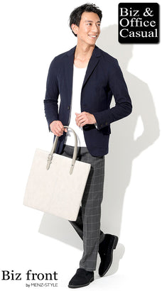 ネイビージャケット・紺ブレザーとTシャツ・カットソーのコーデ例