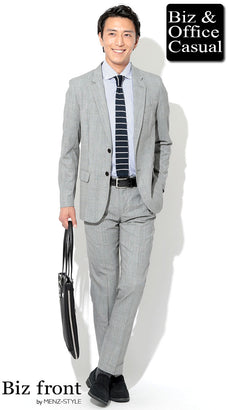 スーツと水色シャツのコーデ例