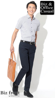 ネイビーパンツと半袖シャツのおすすめビジカジコーディネート画像