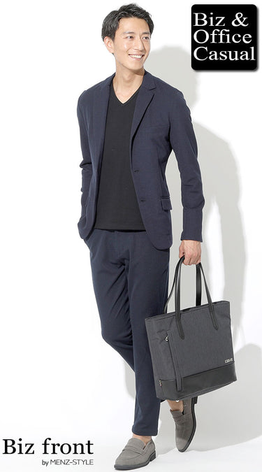 ネイビージャケット×VネックTシャツのコーデ