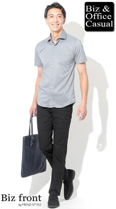 黒チノパンのコーデ例