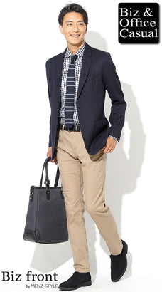 ネイビージャケット×ギンガムチェックシャツ×ベージュスリムパンツ