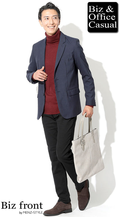 ネイビーテーラードジャケット×ワインレッドタートルネックニット×黒スリムパンツ