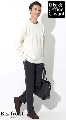 休日カジュアルネイビースラックスコーデ例