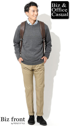 ベージュスラックスのコーデ例