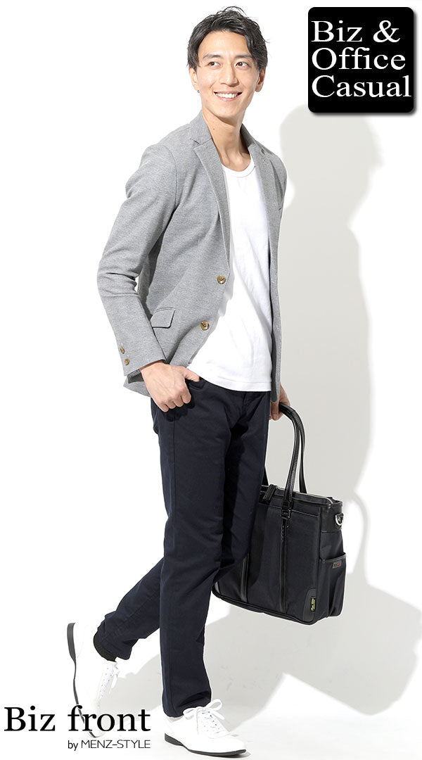 40代メンズにおすすめのグレージャケット×ネイビーテーパードパンツの通勤コーデ