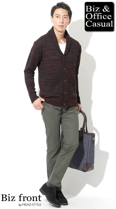 冬のカーキパンツコーデ例