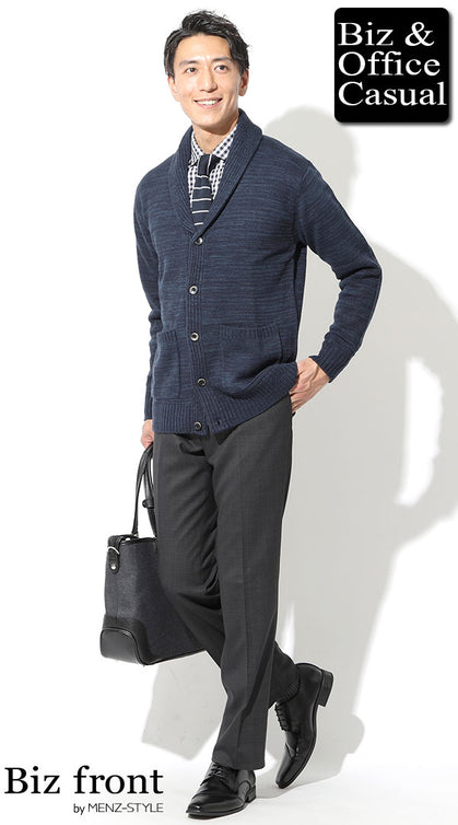 秋冬ビジネスカジュアルに最適なネイビーカーディガンのジャケットなしコーデ