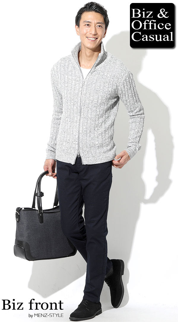 ネイビーチノパンのコーデ例