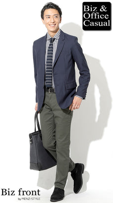 オリーブグリーン（カーキ）のチノパンのメンズコーデ例